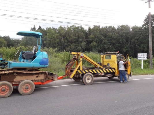 มี VDO ให้ชม.รถแบคโฮ KOMATSU PC40-7 พร้อมหางลาก ราคา 300000