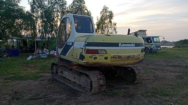 ขายรถแมคโค SK-100 รถเดิมๆไฟฟ้าครบ เอกสารชื้อขาย 600000 ต่อรองได้ รถออกห้างมือเดียว