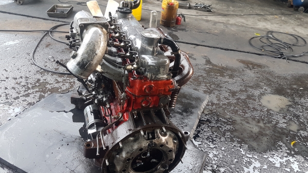 ขายเครื่องยนต์hino eh700