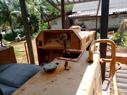 ขายรถแทรคเตอร์ KOMATSU D31P-16 ราคา 300000
