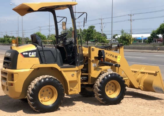 ขายรถตักล้อยาง CAT 901B (3,XXX ชั่วโมง) นำเข้าเองจากญี่ปุ่น สภาพสวยพร้อมใช้งาน มีVDOการทำงานครับ