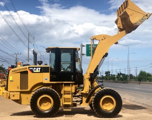 ขายรถตักล้อยาง CAT 924H แขนยาวพิเศษ นำเข้าเองจากญี่ปุ่น สภาพสวยพร้อมใช้ มีVDOการทำงานครับ