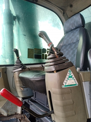 ขายจ้า..KOBELCO SK135SR YY00. เก่าใน  สภาพดี  แทรคใหญ่  ใช้งานมา 9,xxxชั่วโมง  สภาพสวย  พร้อมใช้  โทร  089-3818694  จ๊อย