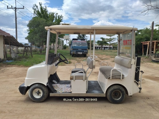 ขายรถกอล์ฟไฟฟ้ายี่ห้อ Hitachi แบบ 4 ที่นั่ง รถเก่านอก สภาพพร้อมใข้งาน ทำงานด้วยระบบไฟฟ้าขับเคลื่อน พร้อมที่ชาร์จในตัว