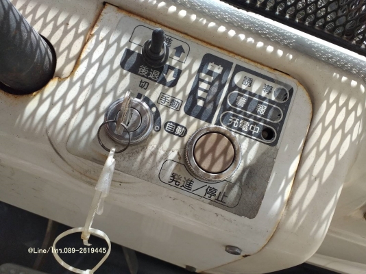 ขายรถกอล์ฟไฟฟ้ายี่ห้อ Hitachi แบบ 4 ที่นั่ง รถเก่านอก สภาพพร้อมใข้งาน ทำงานด้วยระบบไฟฟ้าขับเคลื่อน พร้อมที่ชาร์จในตัว