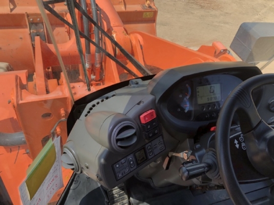 ขายรถตักล้อยาง HITACHI ZW150 (เทียบเท่า WA270-6) ปี 2013 นำเข้าเองจากญี่ปุ่น สวยพร้อมใช้ มีVDOการทำงานครับ