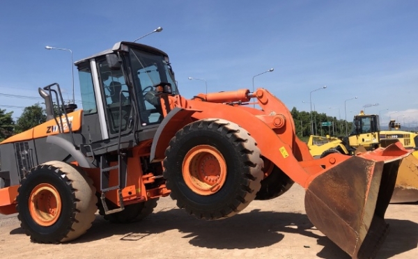 ขายรถตักล้อยาง HITACHI ZW220 นำเข้าเองจากญี่ปุ่น สภาพสวยพร้อมใช้ มีVDOการทำงานครับ