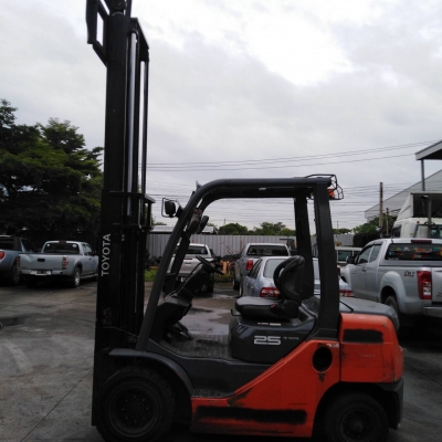 ขายรถยก ขนาด2.5 ตัน TOYOTA เครื่องดีเซล ออโต้ รถสวย