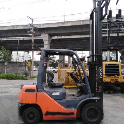 ขายรถยก ขนาด2.5 ตัน TOYOTA เครื่องดีเซล ออโต้ รถสวย