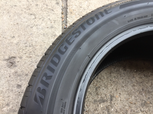 ยาง BRIDESTONE 205-55-16 ปี 18 4 เส้น 4000 ยางสวยไม่มีปะไม่บวมไม่กินข้างดอกยางเหลือเยอะเอาไปวิ่งกันใ