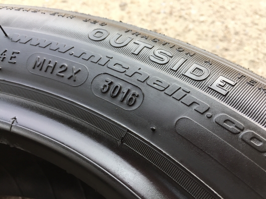 ยาง Michelin 175-65-15 ปี 16 ชุด 4 เส้น 1900 ยางสวยไม่มีปะไม่บวมไม่กินข้างดอกยางเหลือเยอะเอาไปวิ่งกันใด้อีกยาว ราคาพร้อมใส่ ร้านอยู่กระทุ่มแบน ### ราคาไม่รวมส่ง ต่างจังหวัดส่งได้ ### #### ไม่มีเก็บปลายทางโอนเงินส่งของ #### #### ถ้าคิดว่าแพงผ่านก่อนนะค่ะ #