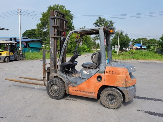 ขายรถยก TOYOTA 72-8FD30 V40