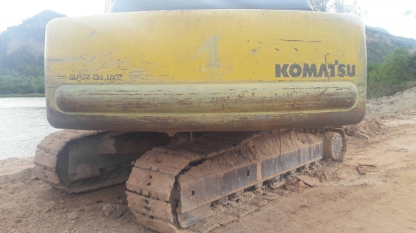 ขายแพคคู่2คันKOMATSU PC200-6 ไฟเต็มช่วงล่างสวยปี41กับปี49เอกสารเล่มทะเบียนทั้งสองคันราคา 1,3000,000