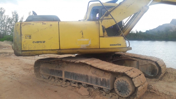 ขายแพคคู่2คันKOMATSU PC200-6 ไฟเต็มช่วงล่างสวยเอกสารเล่มทะเบียนปี41กับปี49ราคา 1,3000,000