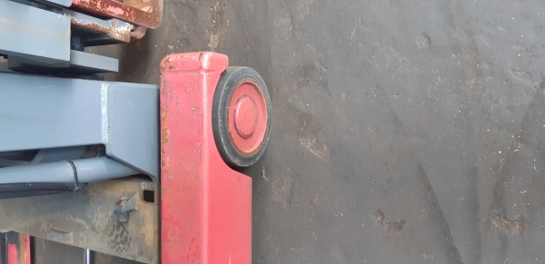 ขายรถไฟฟ้านิชิยูรุ่น75ขนาด1ตันสูง4เมตร มีไซค์ชิป เก่านอก