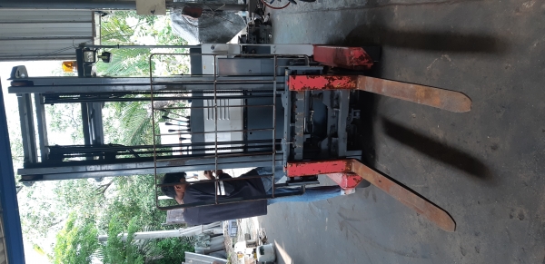 ขายรถไฟฟ้านิชิยูรุ่น75ขนาด1ตันสูง4เมตร มีไซค์ชิป เก่านอก