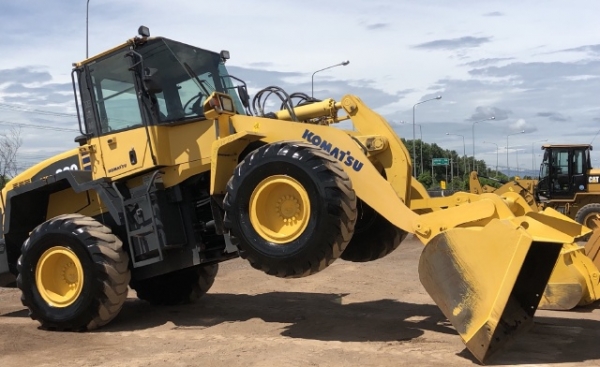 ขายรถตักล้อยาง KOMATSU WA320-5 นำเข้าเองจากญี่ปุ่น สภาพสวยพร้อมใช้ มีVDOการทำงานครับ