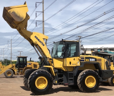 ขายรถตักล้อยาง KOMATSU WA320-5 นำเข้าเองจากญี่ปุ่น สภาพสวยพร้อมใช้ มีVDOการทำงานครับ