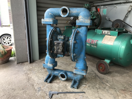 ขายปั๊มไดอะแฟรม Sandpiper Pump made in USA. ขนาดท่อ 2 นิ้ว ตัวใหญ่ โครงสร้างอลูมิเนียม สภาพสวย ดูดแรง พร้อมใช้งาน