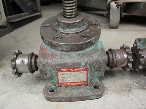 ขายสกรูแจ็ค1คุ่ ของไต้หวัน