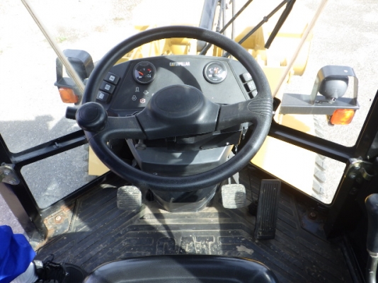 รถตักล้อยาง : CAT 901B