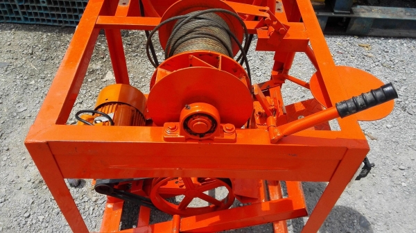 ลิฟท์ขึ้นปูนก่อสร้าง MARTON รุ่นใหญ่ CLIFT 2 มอเตอร์ 3 HP 2 สายไฟบ้าน 220V มาพร้อมอุปกรณ์ สภาพใหม่ใช