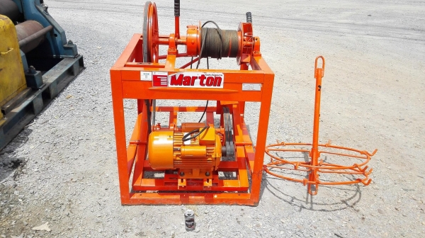 ลิฟท์ขึ้นปูนก่อสร้าง MARTON รุ่นใหญ่ CLIFT 2 มอเตอร์ 3 HP 2 สายไฟบ้าน 220V มาพร้อมอุปกรณ์ สภาพใหม่ใช