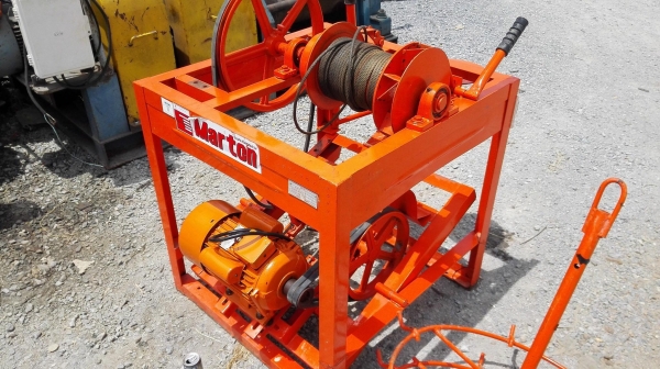 ลิฟท์ขึ้นปูนก่อสร้าง MARTON รุ่นใหญ่ CLIFT 2 มอเตอร์ 3 HP 2 สายไฟบ้าน 220V มาพร้อมอุปกรณ์ สภาพใหม่ใช