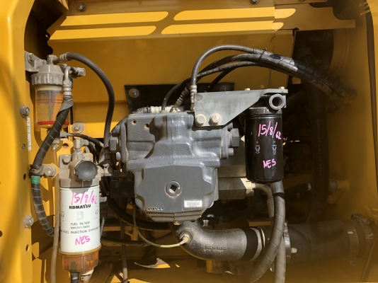 ขายรถแบคโฮมือสอง KOMATSU PC200-8LC ใช้งานเพียง 7 พันชั่วโมง สภาพนางฟ้า สวย แน่น เต็มทำงานสมบูรณ์ทุกระบบ รถพร้อมใช้งาน เอกสารเล่มทะเบียน รถอยู่ ลพบุรี สนใจติดต่อได้ที่0802719535 คุณเบียร์