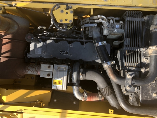 ขายรถแบคโฮมือสอง KOMATSU PC200-8LC ใช้งานเพียง 7 พันชั่วโมง สภาพนางฟ้า สวย แน่น เต็มทำงานสมบูรณ์ทุกระบบ รถพร้อมใช้งาน เอกสารเล่มทะเบียน รถอยู่ ลพบุรี สนใจติดต่อได้ที่0802719535 คุณเบียร์