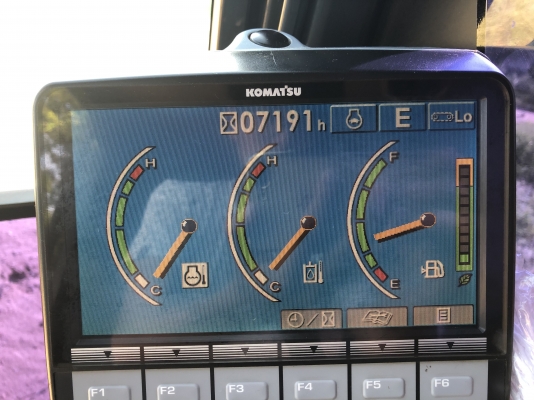 ขายรถแบคโฮมือสอง KOMATSU PC200-8LC ใช้งานเพียง 7 พันชั่วโมง สภาพนางฟ้า สวย แน่น เต็มทำงานสมบูรณ์ทุกระบบ รถพร้อมใช้งาน เอกสารเล่มทะเบียน รถอยู่ ลพบุรี สนใจติดต่อได้ที่0802719535 คุณเบียร์