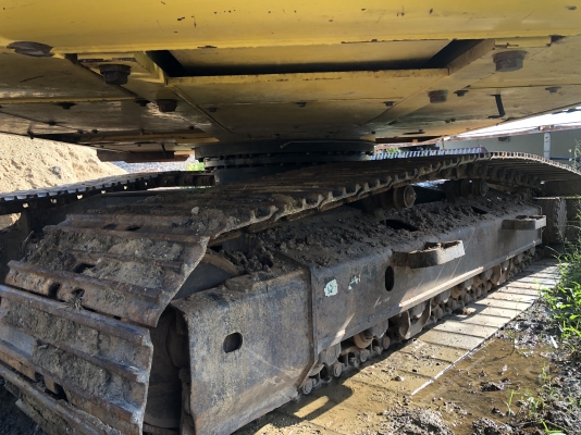 ขายรถแบคโฮมือสอง KOMATSU PC200-8LC ใช้งานเพียง 7 พันชั่วโมง สภาพนางฟ้า สวย แน่น เต็มทำงานสมบูรณ์ทุกระบบ รถพร้อมใช้งาน เอกสารเล่มทะเบียน รถอยู่ ลพบุรี สนใจติดต่อได้ที่0802719535 คุณเบียร์