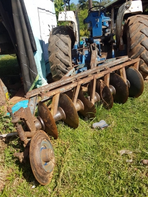 รถไถ FROD 6600  เครื่อง T6 เพลาเดียว พร้อมใช้งาน เครื่องดี ท้ายแน่น อุปกรณ์ 3 รายการ ดันหน้า ผานหก ผาน สาม เอกสารสัญญาซื้อขาย สนใจสอบถาม  093 0764943  K ตั้ม  ราคา 205000