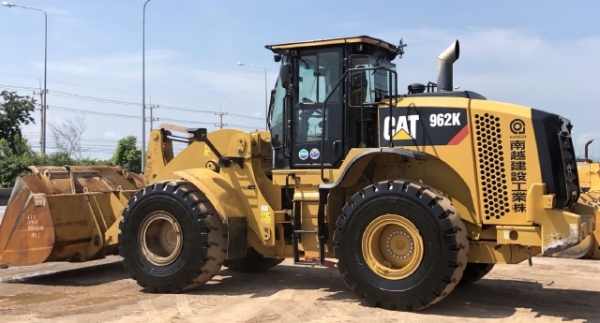 ขายรถตักล้อยาง CAT 962K ปี 2015 นำเข้าเองจากญี่ปุ่น สภาพสวยพร้อมใช้งาน มีVDOการทำงานครับ