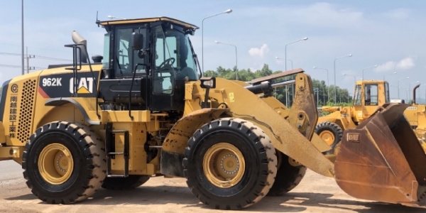 ขายรถตักล้อยาง CAT 962K ปี 2015 นำเข้าเองจากญี่ปุ่น สภาพสวยพร้อมใช้งาน มีVDOการทำงานครับ ขายรถตักล้อยาง CAT 962K ปี 2015 นำเข้าเองจากญี่ปุ่น สภาพสวยพร้อมใช้งาน มีVDOการทำงานครับ