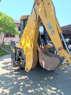 รถตักหน้าขุดหลัง ใช้น้อยสภาพดี แอร์เย็น รถ 7 ปี รถตักหน้าขุดหลัง ใช้น้อยสภาพดี แอร์เย็น รถ 7 ปี