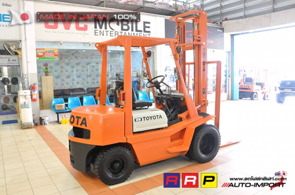 ขายรถโฟล์คลิฟท์มือสอง TOYOTA รุ่น 4FG25-21140 นำเข้าจากประเทศญี่ปุ่น 100\% ไม่เคยใช้งานในไทย