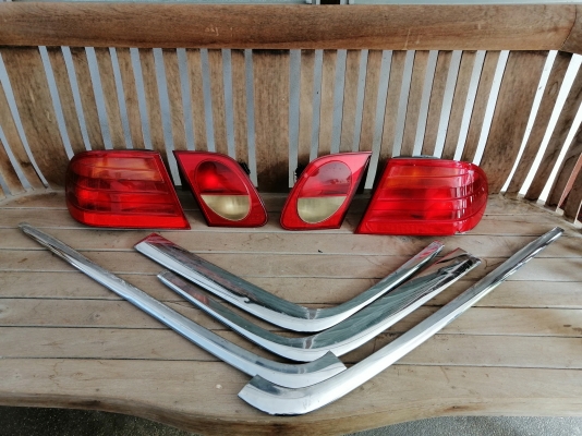 ขายไฟท้ายและคิ้วเลสกันชนหลังของเบ๊นซ์ตากลม W210  สภาพสวย