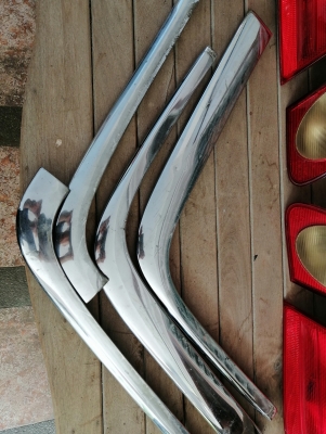 ขายไฟท้ายและคิ้วเลสกันชนหลังของเบ๊นซ์ตากลม W210 สภาพสวย ขายไฟท้ายและคิ้วเลสกันชนหลังของเบ๊นซ์ตากลม W210 สภาพสวย