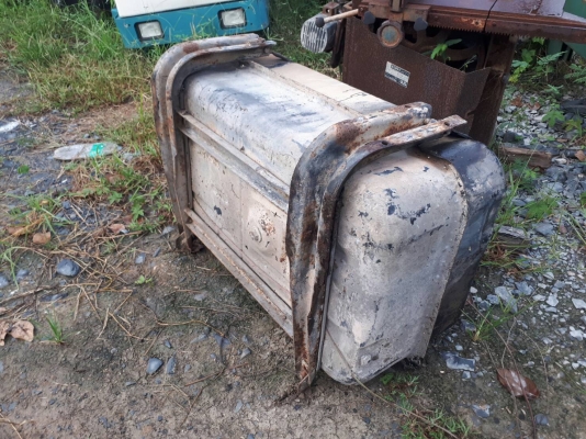 ขายถูกๆครับ ถังน้ำมัน สำหรับรถบรทุก ขนาด 200 ลิตร เก่านอก 53X94X40 cm ขายถูกๆครับ ถังน้ำมัน สำหรับรถบรทุก ขนาด 200 ลิตร เก่านอก 53X94X40 cm