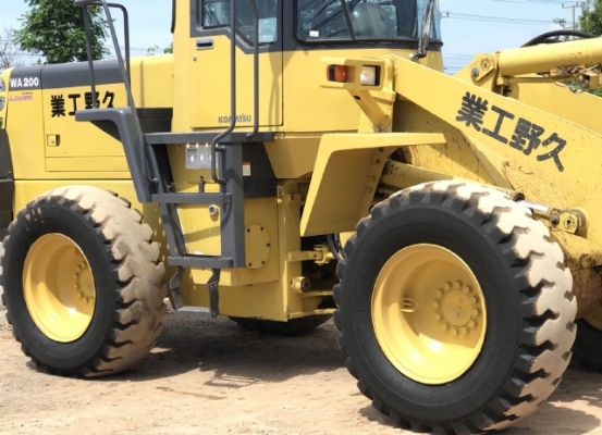 ขายรถตักล้อยาง KOMATSU WA200-3 รถนอกนำเข้าจากญี่ปุ่น สภาพสวยพร้อมใช้ มีVDOการทำงานครับ