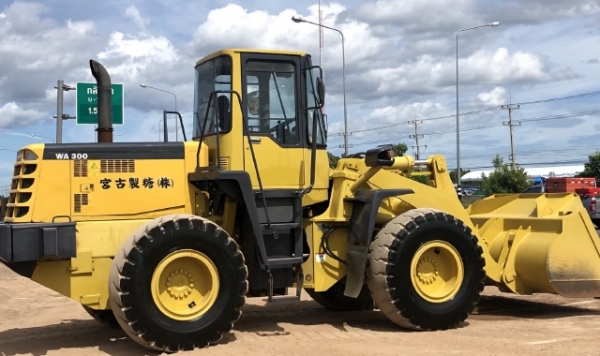 ขายรถตักล้อยาง KOMATSU WA300-3E นำเข้าเองจากญี่ปุ่น สภาพสวยพร้อมใช้ มีVDOการทำงานครับ