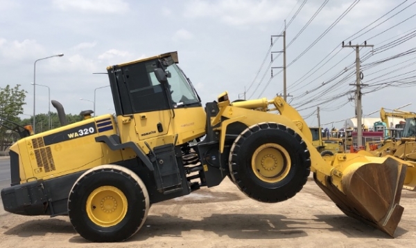 ขายรถตักล้อยาง KOMATSU WA320-6 รถนอกนำเข้าเองจากญี่ปุ่น สภาพสวยพร้อมใช้ มีVDOการทำงานครับ