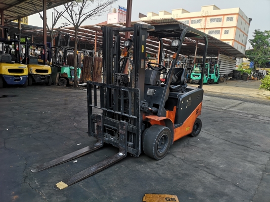 รถยกไฟฟ้า นั่งขับ2  ตัน เสาสูง 3 เมตร เข้าตู้ แผงงาสไลด์