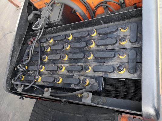 รถยกไฟฟ้า นั่งขับ2  ตัน เสาสูง 3 เมตร เข้าตู้ แผงงาสไลด์