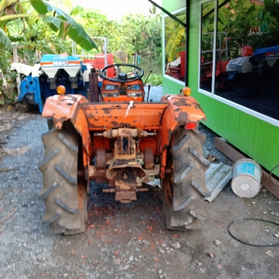 รถไถ hinomoto ตัวเปล่าขนาด 20 แรงสภาพเครื่องยนต์ดี