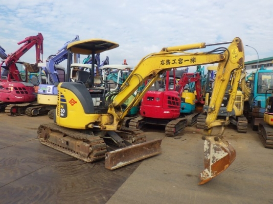 ขายรถขุดนำเข้าจากประเทศญี่ปุ่น komatsu pc30mr-2 แทรกเหล็ก ใบมีดดัน สนใจติดต่อสอบถาม 0923309229 อีด