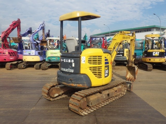 ขายรถขุดนำเข้าจากประเทศญี่ปุ่น komatsu pc30mr-2 แทรกเหล็ก ใบมีดดัน สนใจติดต่อสอบถาม 0923309229 อีด