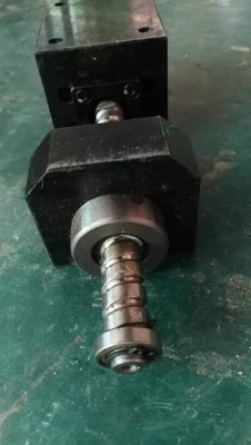 250 บ.ส่งถึงบ้านฟรี โทร 083-2000058 LINE ID: line832923 ตัวหมุนเลื่อนชุดแกนกลางแบบเกลียวบอลสกรู ยี่ห้อ  แกนโต 15 mm. ความยาว 18 CM