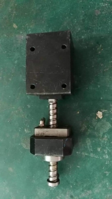 250 บ.ส่งถึงบ้านฟรี โทร 083-2000058 LINE ID: line832923 ตัวหมุนเลื่อนชุดแกนกลางแบบเกลียวบอลสกรู ยี่ห้อ  แกนโต 15 mm. ความยาว 18 CM